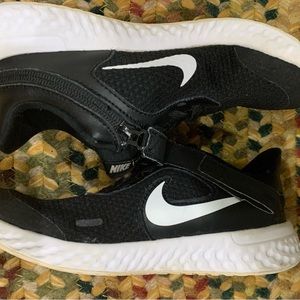 SOLD Ⓜ️- Little Kids Nike Flyease Sneakers